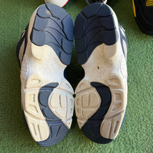 Load image into Gallery viewer, Nike Cowboys Air Diamond Turfs Size 11
