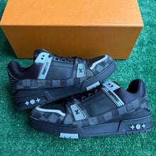 Load image into Gallery viewer, Louis Vuitton Trainers Size 7UK
