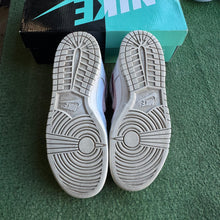 Load image into Gallery viewer, Nike Parra SB Low Dunks Size 9
