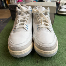 Load image into Gallery viewer, Jordan Lucky Shorts 3s Size 11
