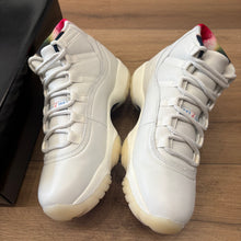 Load image into Gallery viewer, Jordan 285 11s Size 9.5
