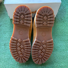 Load image into Gallery viewer, Timberland 6 Inch Boots Size 9
