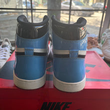 Load image into Gallery viewer, Jordan Fearless 1s Size 10.5
