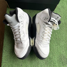 Load image into Gallery viewer, Jordan Reverse Metallic 5s Size 6Y
