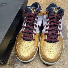 Load image into Gallery viewer, Nike Kobe Gold Medal Size 9

