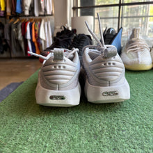 Load image into Gallery viewer, Nike Light Smoke Grey Mind 002 Size 9
