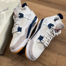 Load image into Gallery viewer, Jordan Navy SB 4s Size 7.5
