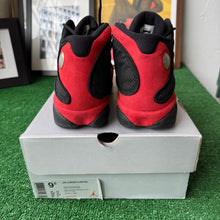 Load image into Gallery viewer, Jordan Bred 13s Size 9.5
