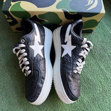 Load image into Gallery viewer, A Bathing Ape Bapestas Size 8.5
