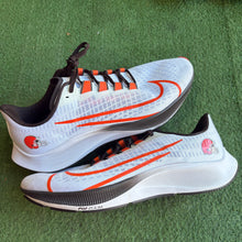 Load image into Gallery viewer, Nike Air Zoom Cleveland Browns Pegasus Size 11.5
