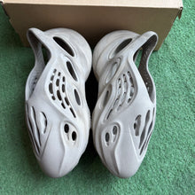 Load image into Gallery viewer, Yeezy Sand Foam Runner Size 6
