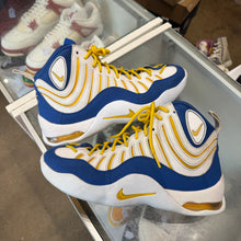 Load image into Gallery viewer, Nike Air Bakins Size 10
