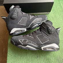 Load image into Gallery viewer, Jordan Cap and Gown 6s Size 11.5
