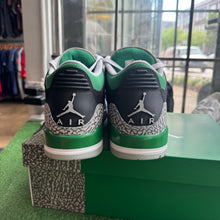 Load image into Gallery viewer, Jordan Pine Green 3s Size 11
