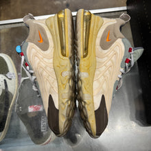 Load image into Gallery viewer, Nike Travis Scott Air Max 270s Size 10
