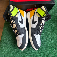 Load image into Gallery viewer, Jordan Volt 1s Size 13
