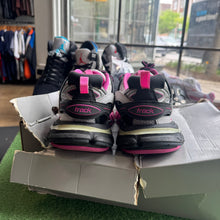 Load image into Gallery viewer, Balenciaga Tracks Size 39
