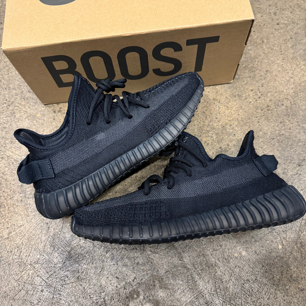 Yeezy Onyx 350 V2s Size 8