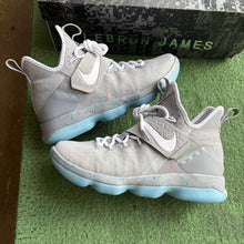 Load image into Gallery viewer, Nike LeBron MAG 14s Size 8
