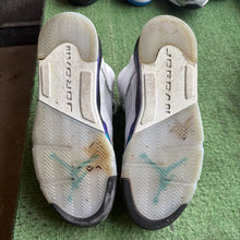 Load image into Gallery viewer, Jordan Grape 5s Size 5Y
