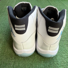 Load image into Gallery viewer, Jordan Legend Blue 11s Size 9
