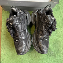 Load image into Gallery viewer, Balenciaga Runners Size 41
