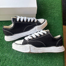 Load image into Gallery viewer, Maison Mihara Yasuhiro OG Sole Peterson Canvas Lows Size 43
