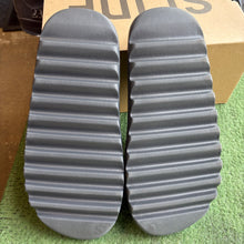 Load image into Gallery viewer, Adidas Yeezy Granite Slides Size 13
