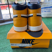 Load image into Gallery viewer, Jordan Taxi 1s Size 9
