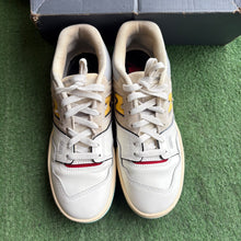 Load image into Gallery viewer, New Balance 550 Size 6.5Y
