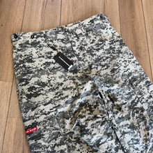 Load image into Gallery viewer, Raspberry Hills Camo Pants Size XL
