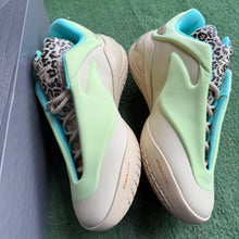 Load image into Gallery viewer, Converse Cheetah SHAI 001s Size 10.5
