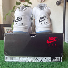 Load image into Gallery viewer, Jordan White Metallic 5s Size 9
