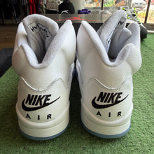Load image into Gallery viewer, Jordan White Metallic 5s Size 8
