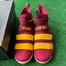 Load image into Gallery viewer, Nike ID LeBron The Land Zoom Soldier 11s Size 8
