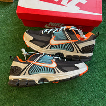 Load image into Gallery viewer, Nike Zoom Vomero 5s Size 11W/9.5M
