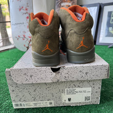Load image into Gallery viewer, Jordan Olive 5s Size 10.5
