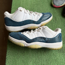 Load image into Gallery viewer, Jordan Snake Skin Low 11s Size 12
