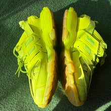 Load image into Gallery viewer, Balenciaga Tracks Size 44
