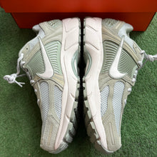 Load image into Gallery viewer, Nike Zoom Jade Horizon Vomero 5s Size 10.5

