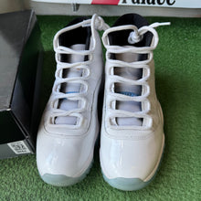 Load image into Gallery viewer, Jordan Legend Blue 11s Size 9
