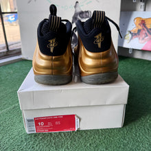 Load image into Gallery viewer, Nike Metallic Gold Foamposites Size 10
