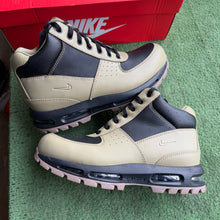 Load image into Gallery viewer, Nike Black Sesame Air Max Goadomes Size 11
