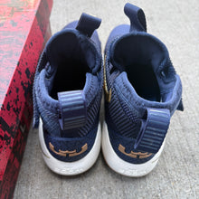 Load image into Gallery viewer, Nike LeBron Soldier 11s Size 8
