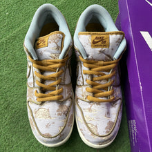 Load image into Gallery viewer, Nike City of Style SB Low Dunks Size 13
