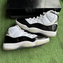 Load image into Gallery viewer, Jordan Concord 11s Size 8
