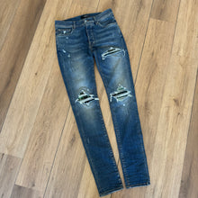 Load image into Gallery viewer, Amiri Denim Size 32
