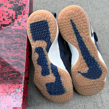 Load image into Gallery viewer, Nike LeBron Soldier 11s Size 8
