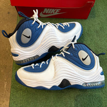Load image into Gallery viewer, Nike Air Max Penny 2s Size 9
