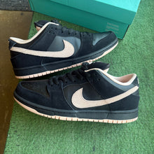 Load image into Gallery viewer, Nike SB Washed Coral Low Dunks Size 8
